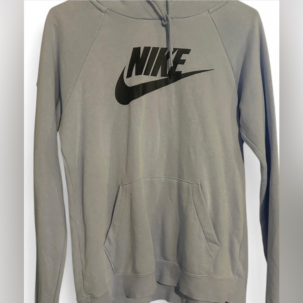 Nike Lavender Sweatshirt with Iconic Swoosh and Nike Logo